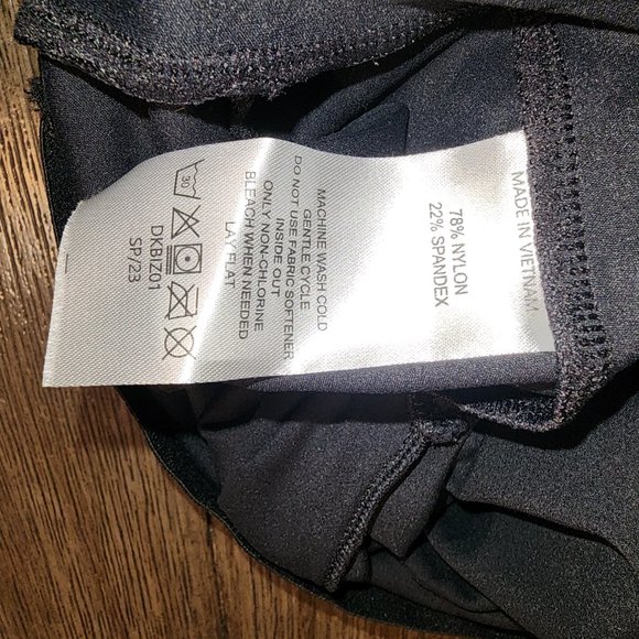 Quince Ultra Form Short Onesie NWT Black Small - Picture 6 of 7